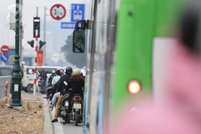 Xe buýt nhanh BRT ở Hà Nội chính thức đi vào vận hành sau thời gian thử nghiệm - Ảnh 13.