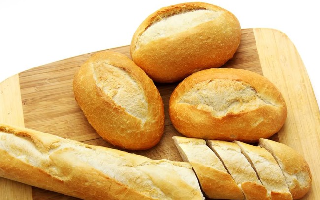 Bánh mì cũ khoan vứt đi mà hãy hồi sinh bằng cách này, đảm bảo thơm như mới ra lò - Ảnh 1.