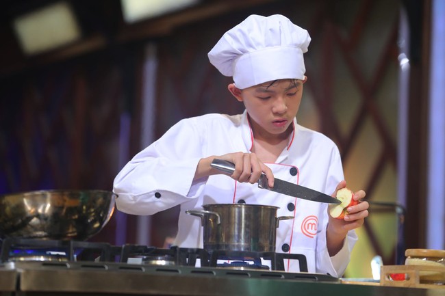 Hot boy 13 tuổi Thanh Hải trở thành Quán quân Vua đầu bếp nhí 2016 - Ảnh 12.