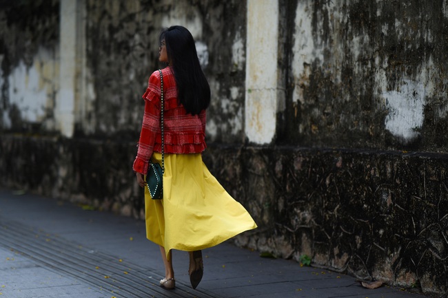 Street style tuần qua: Quý cô Hà Nội kiểu cách, đối lập hẳn với quý cô Sài Gòn nhẹ nhàng dễ mê - Ảnh 8.