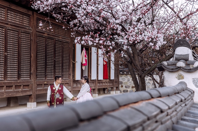 Ảnh cưới ng&ocirc;n t&igrave;nh tại xứ sở kim chi của cặp đ&ocirc;i y&ecirc;u chục năm m&agrave; c&agrave;ng y&ecirc;u c&agrave;ng đậm s&acirc;u - Ảnh 3.