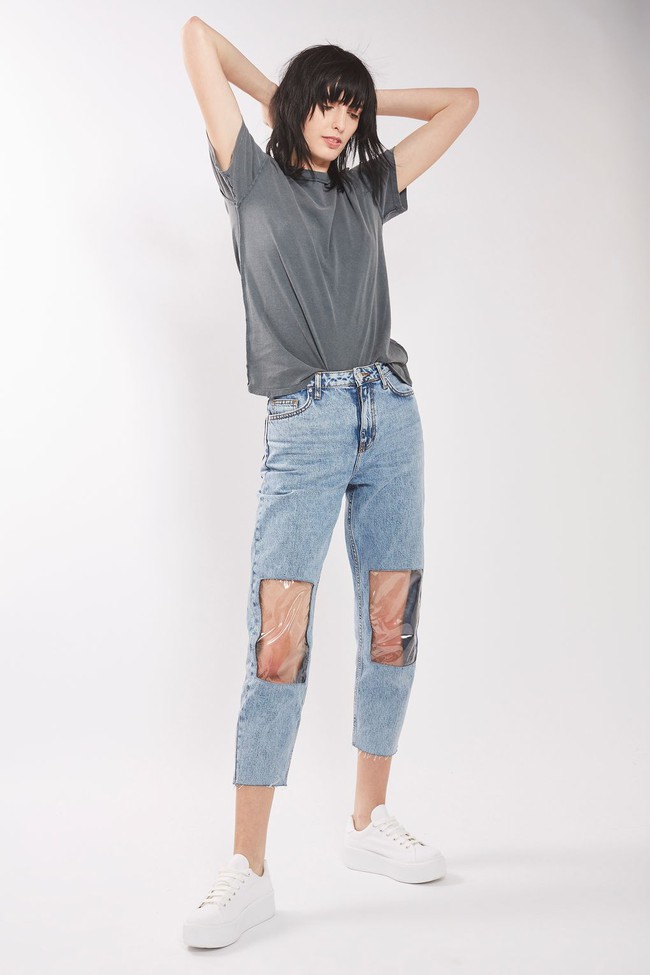 Vừa giới thiệu mẫu quần jeans mới, Topshop đã phát sốt vì những bình luận trái chiều - Ảnh 1.