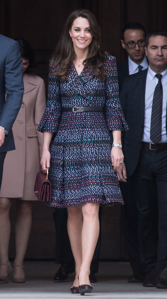 Công nương Kate lần đầu mặc cả set đồ Chanel, chi tới hơn 500 triệu cho cả trang phục lẫn phụ kiện - Ảnh 3.