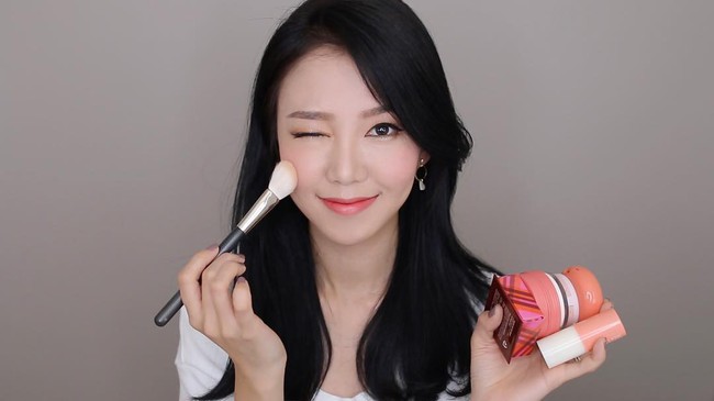 Những mốt makeup nhẹ nhàng trong trẻo nên áp dụng ngay cho cô nàng công sở - Ảnh 16.