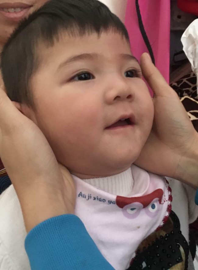Cái Tết đầu tiên ấm áp nụ cười của em bé Lào Cai suy dinh dưỡng bên mẹ nuôi 9X - Ảnh 5.