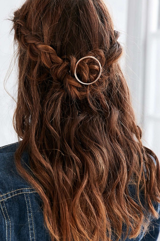 Cặp tóc kim loại - món phụ kiện nhỏ xinh tô điểm tuyệt vời cho mái tóc nàng công sở - Ảnh 13.