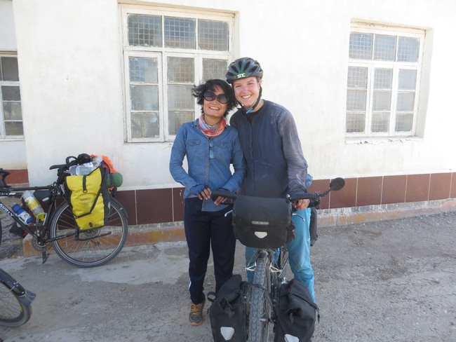 Hành trình 291 ngày, 15.000km, 11 quốc gia, 1 lần suýt chết, và cái kết có hậu của cô gái đạp xe từ Việt Nam - Ảnh 13.