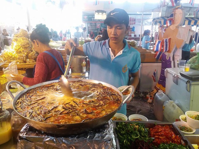 Loạt hội chợ, lễ hội chất ơi là chất ở cả 2 miền để quên đi thời tiết ẩm ương - Ảnh 4.