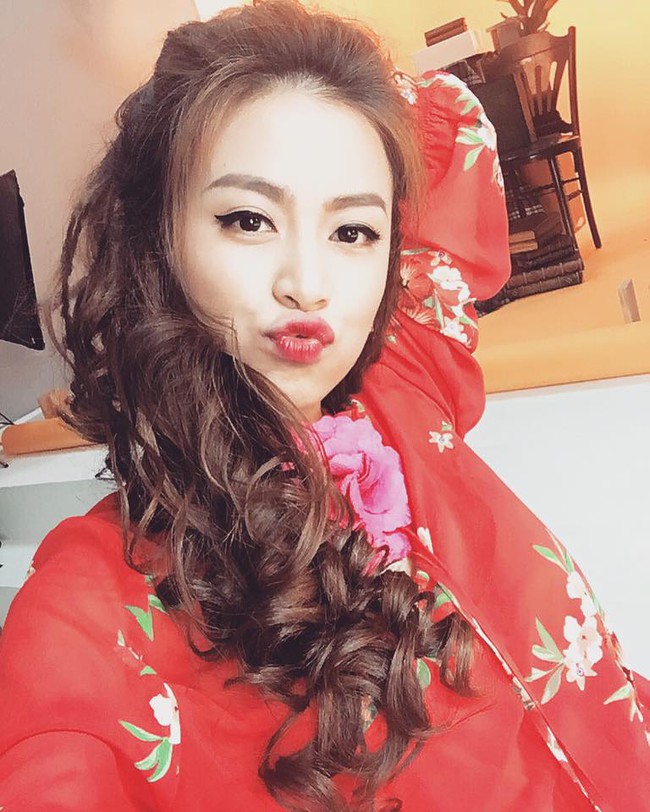 Soi nhất cử nhất động của sao Việt (5/1) - Ảnh 1.