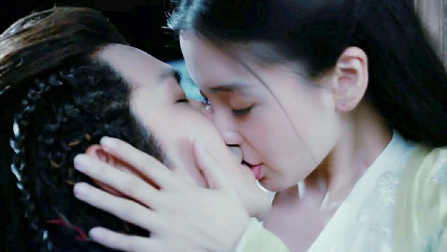 Đỏ mặt với cảnh giường chiếu của Chung Hán Lương – Angelababy - Ảnh 3.