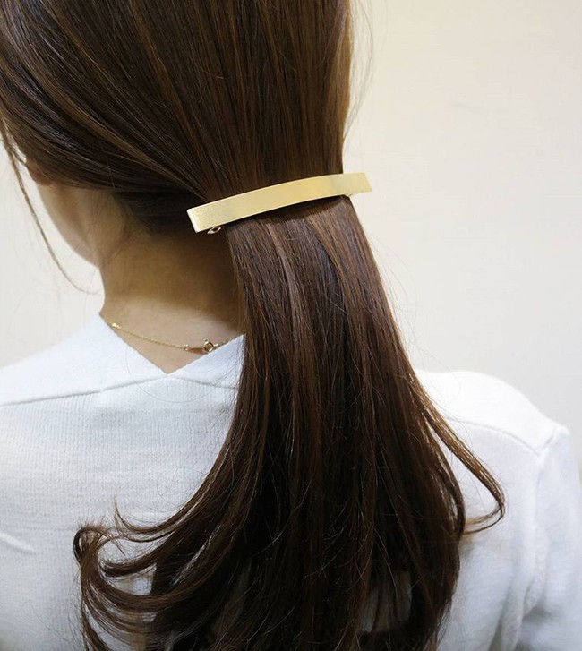 Cặp tóc kim loại - món phụ kiện nhỏ xinh tô điểm tuyệt vời cho mái tóc nàng công sở - Ảnh 16.