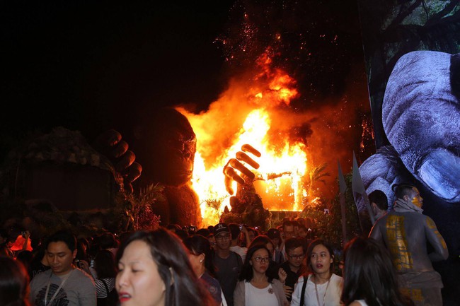 Hồ Ngọc Hà chạy tán loạn khi họp báo phim Kong xảy ra cháy lớn - Ảnh 3.