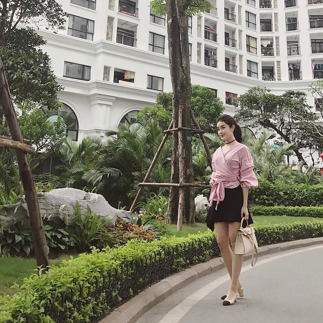 Angela Phương Trinh dìm chiều cao bằng quần loe quá khổ, Đỗ Mỹ Linh chững chạc với tóc uốn xoăn - Ảnh 12.