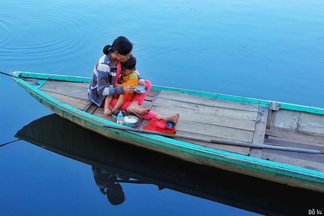 Mẹ già gần 60 năm chạy rong cho con ăn giữa cổ thị Hội An và câu chuyện chỉ ai làm mẹ mới thấm - Ảnh 4.