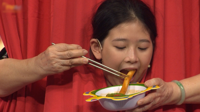 Đây là bữa ăn khổ nhất 9 năm cuộc đời của con gái Hồng Vân - Ảnh 7.