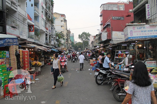 Cái Tết cuối cùng của tiểu thương ở ngôi chợ trung tâm quận 1, TP.HCM trước ngày giải tỏa - Ảnh 1.