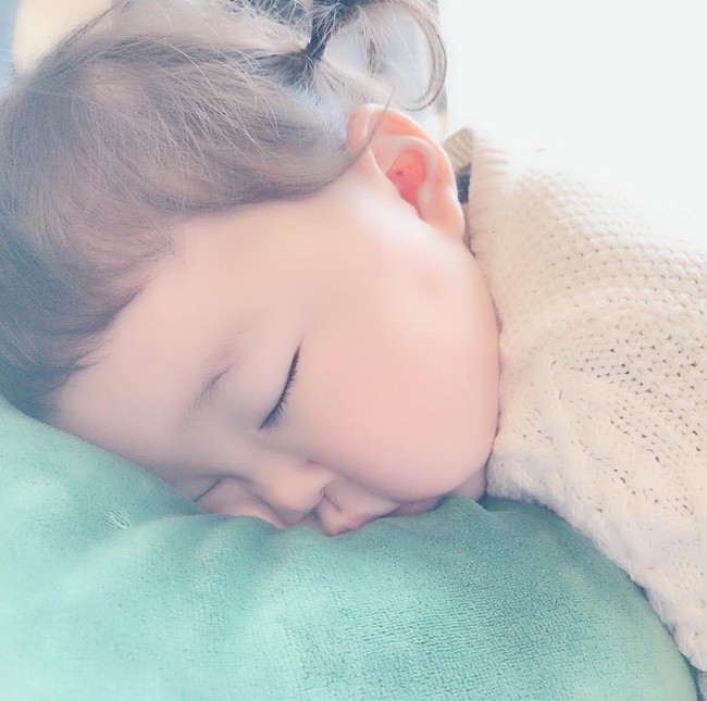 Không chỉ ăn giỏi, bé 2 tuổi người Nhật còn có thể ngủ trên mọi địa hình khiến các mẹ mê mẩn - Ảnh 21.