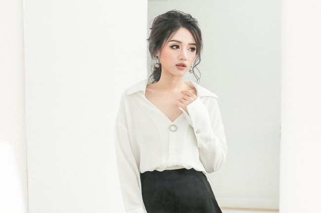 Loạt mẫu áo sơmi/blouse trơn màu giá chưa đến 500 ngàn từ thương hiệu Việt để các nàng chọn mua cho hè - Ảnh 14.