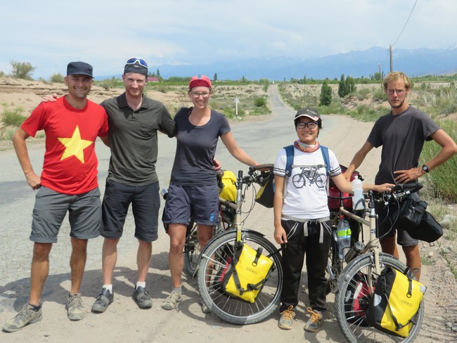 Hành trình 291 ngày, 15.000km, 11 quốc gia, 1 lần suýt chết, và cái kết có hậu của cô gái đạp xe từ Việt Nam - Ảnh 5.