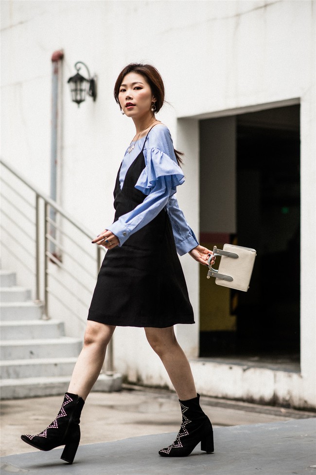 Quý cô châu Á biến hóa linh hoạt bằng cách mix đồ nhiều lớp trong street style tuần này - Ảnh 1.