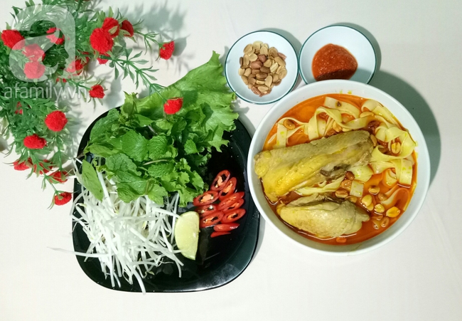Nấu mì Quảng gà cho bữa sáng nóng hổi thơm ngon - Ảnh 9.