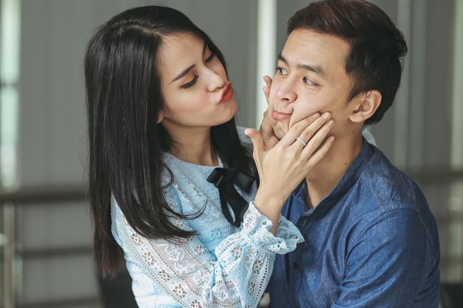 Tình yêu nhẹ nhàng, dung dị như ổ bánh mỳ 20 ngàn lúc đói của Tú Vi - Văn Anh - Ảnh 5. Tình yêu nhẹ nhàng, dung dị như ổ bánh mỳ 20 ngàn lúc đói của Tú Vi - Văn Anh - Ảnh 5.