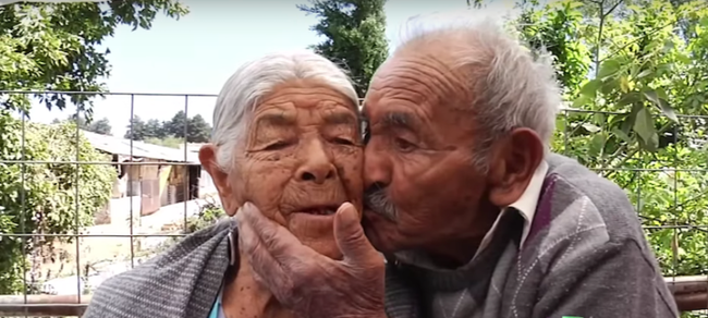 85 năm kết hôn, đôi vợ chồng này vẫn yêu nhau “như điên như dại”, bí quyết chính là… - Ảnh 4.