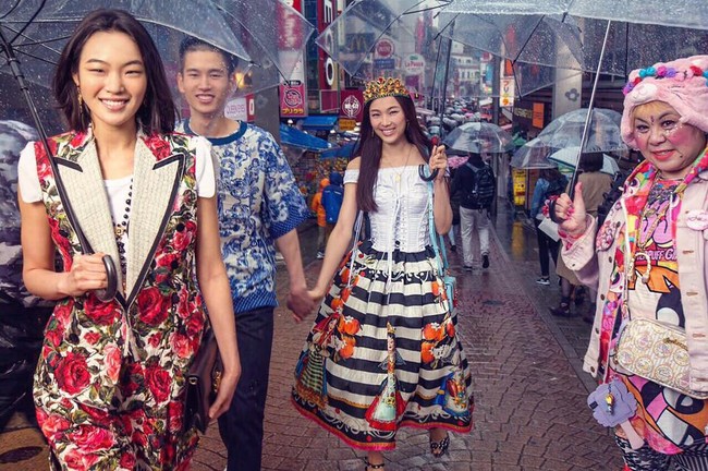 Dolce & Gabbana bị cư dân Trung Quốc chỉ trích vì bôi xấu hình ảnh quốc gia qua loạt hình mới nhất - Ảnh 10.