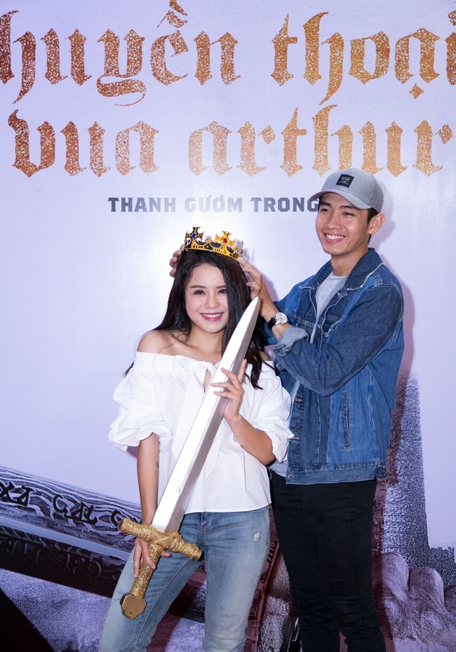 Thái Trinh xinh xắn nhí nhảnh bên bạn trai Quang Đăng sau khi livestream sửa mũi, cắt mí - Ảnh 2. Thái Trinh xinh xắn nhí nhảnh bên bạn trai Quang Đăng sau khi livestream sửa mũi, cắt mí - Ảnh 2.