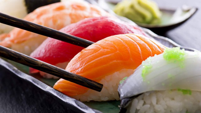 Chuyên gia cảnh báo: Những con giun sống trong ruột có thể ẩn nấp trong món sushi yêu thích của bạn - Ảnh 1.