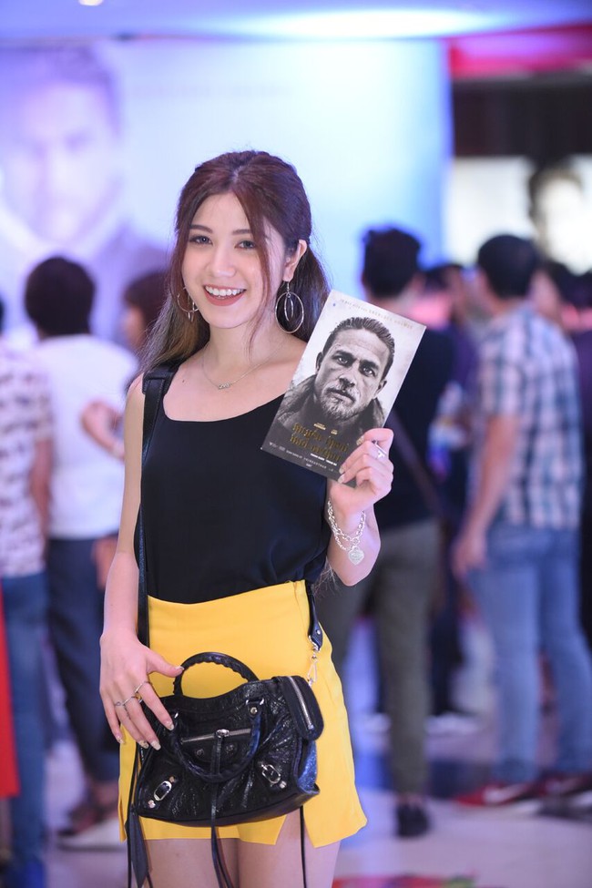 Thái Trinh xinh xắn nhí nhảnh bên bạn trai Quang Đăng sau khi livestream sửa mũi, cắt mí - Ảnh 10. Thái Trinh xinh xắn nhí nhảnh bên bạn trai Quang Đăng sau khi livestream sửa mũi, cắt mí - Ảnh 10.
