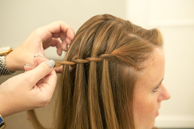 Tết tóc thác nước: kiểu tóc nhìn thì khó nhưng lại dễ thực hiện hơn bạn nghĩ nhiều - Ảnh 9.