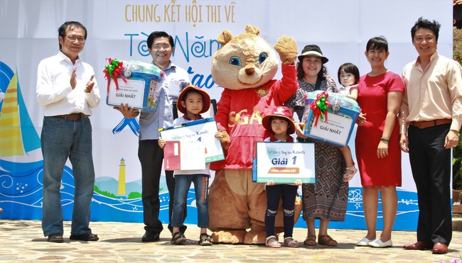 “Cuộc đối đầu” của 52 họa sĩ nhí tại chung kết “Tài năng sáng tạo xanh” - Ảnh 8. “Cuộc đối đầu” của 52 họa sĩ nhí tại chung kết “Tài năng sáng tạo xanh” - Ảnh 8.
