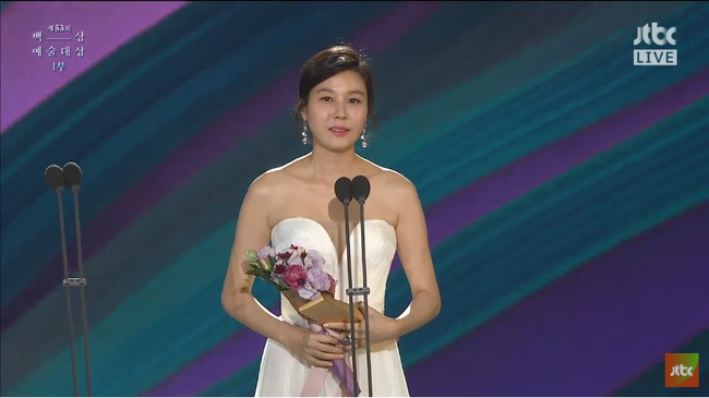 Yêu tinh Gong Yoo ẵm giải Thị Đế Baeksang - Ảnh 3.