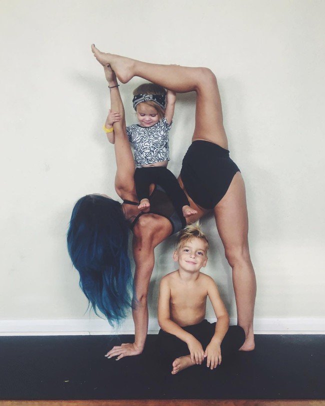 Ngẩn ngơ ngắm bộ ảnh 3 mẹ con cùng tập yoga đang gây bão Instagram - Ảnh 15.