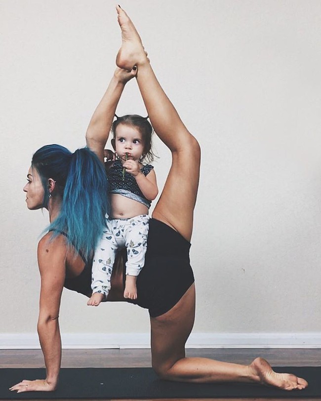 Ngẩn ngơ ngắm bộ ảnh 3 mẹ con cùng tập yoga đang gây bão Instagram - Ảnh 11.