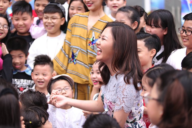 Bích Phương, Văn Mai Hương, Issac chính thức chấm thi Vietnam Idol Kids - Ảnh 6.