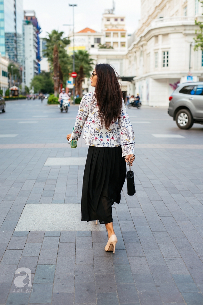 Hà Nội an toàn với màu trung tính, trong khi các nàng Sài Gòn rủ nhau diện đồ hoa xinh thế này cơ mà - Ảnh 6.