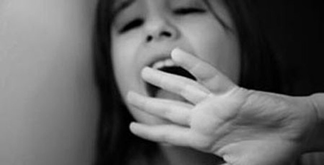 Con gái 3 tuổi sợ tắm, mẹ chết lặng khi phát hiện nam y tá đã cưỡng hiếp con ngay tại nhà mình - Ảnh 1. Con gái 3 tuổi sợ tắm, mẹ chết lặng khi phát hiện nam y tá đã cưỡng hiếp con ngay tại nhà mình - Ảnh 1.
