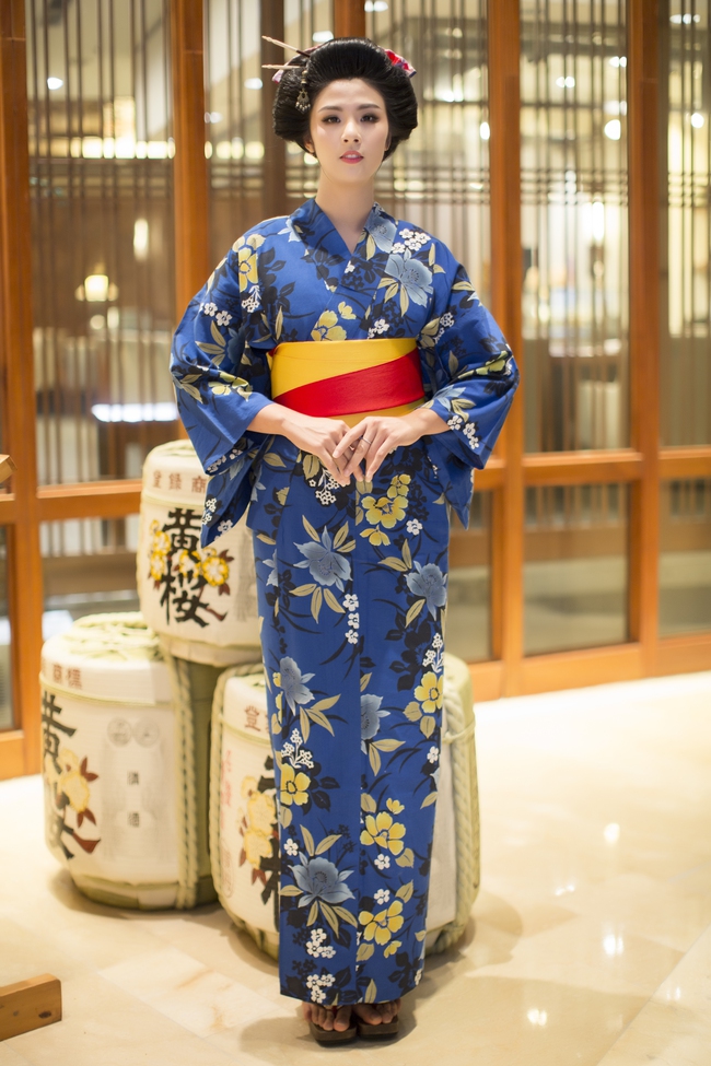 Hoa hậu Mỹ Linh, Ngọc Hân đọ sắc trong trang phục Kimono - Ảnh 4.