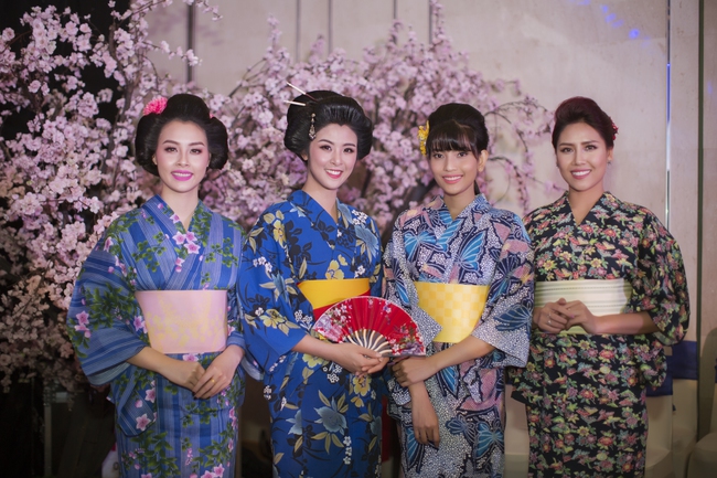 Hoa hậu Mỹ Linh, Ngọc Hân đọ sắc trong trang phục Kimono - Ảnh 8.