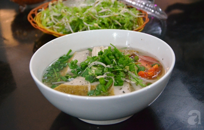 Cẩm nang ăn trọn món ngon, của lạ ở Tuy Hòa chỉ với 300 nghìn - Ảnh 1.