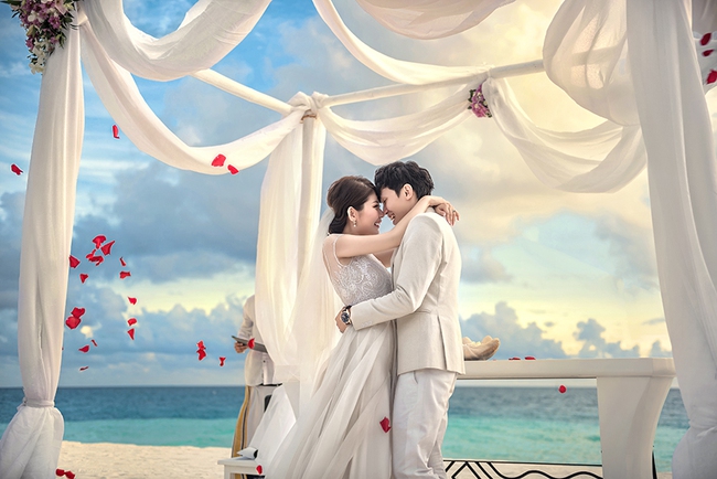 Cặp đôi yêu nhau từ thời tay trắng đến đám cưới bạc tỷ bao trọn resort 5 sao Maldives khi chàng thành đại gia - Ảnh 1.