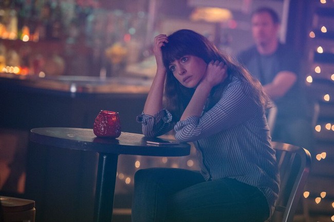 Anne Hathaway tái xuất trong phim mới cực độc lạ - Ảnh 3.