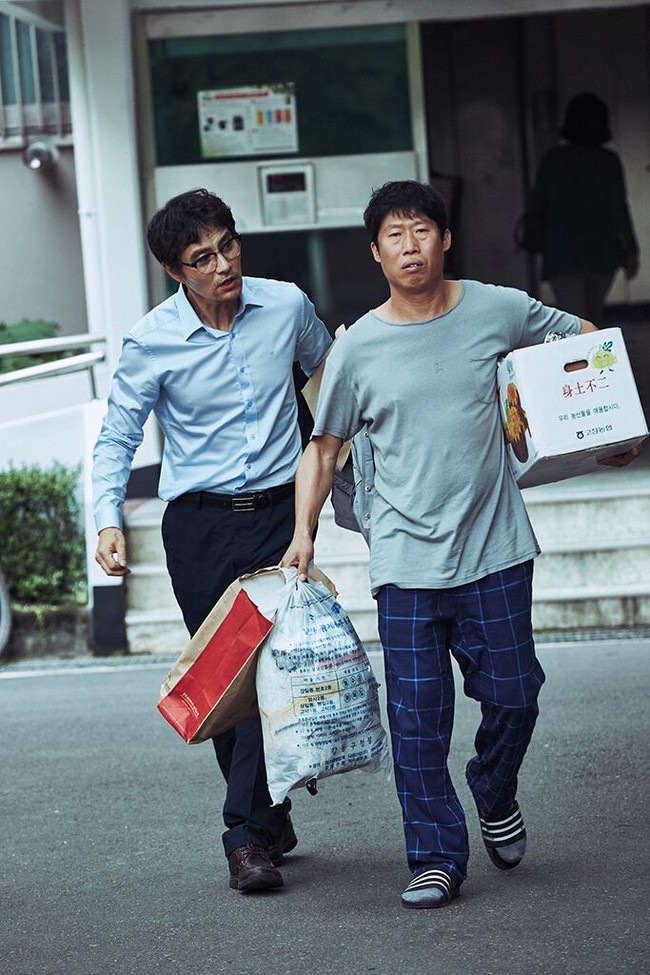 Vừa cười vừa hồi hộp thót tim với trailer phim mới của Hyun Bin - Ảnh 6.