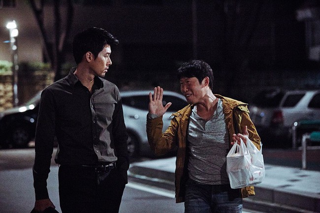 Vừa cười vừa hồi hộp thót tim với trailer phim mới của Hyun Bin - Ảnh 2.