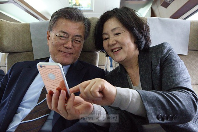 Đến phu nhân tân Tổng thống Hàn Quốc còn cọc đi tìm trâu, thì phụ nữ khi yêu hãy cứ bất chấp - Ảnh 13.