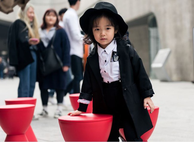 Cứ mỗi mùa Seoul Fashion Week đến, dân tình lại chỉ ngóng xem street style vừa cool vừa yêu của những fashionista nhí này - Ảnh 5.