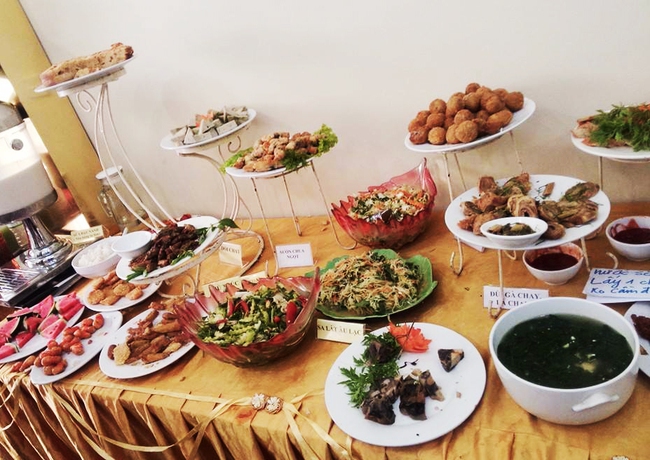 5 địa chỉ buffet chay ngon, không gian lịch sự, giá dưới 120 ngàn ở Hà Nội - Ảnh 5. 5 địa chỉ buffet chay ngon, không gian lịch sự, giá dưới 120 ngàn ở Hà Nội - Ảnh 5.