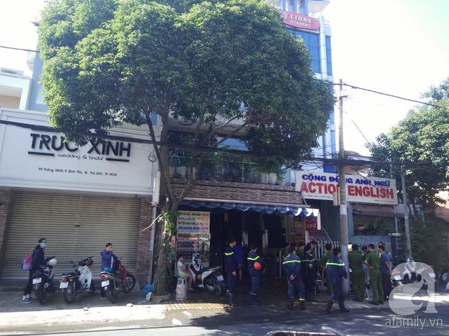 Phát hiện cháy quán ăn kế bên, nhân viên cửa tiệm áo cưới phá cửa tháo chạy ra ngoài - Ảnh 2. Phát hiện cháy quán ăn kế bên, nhân viên cửa tiệm áo cưới phá cửa tháo chạy ra ngoài - Ảnh 2.